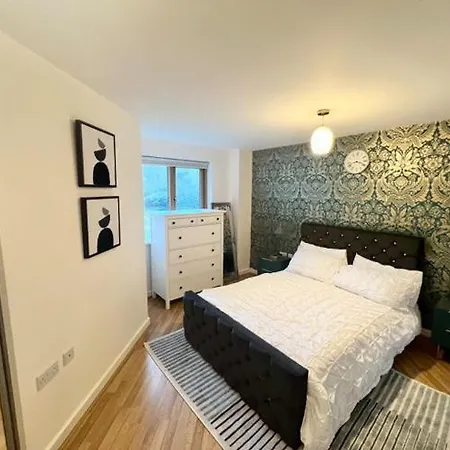 Modern 2 Bedroom Apartment Close To Center Zone 2